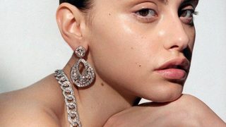 Ивелина Чоева грее от корицата на Vogue Украйна