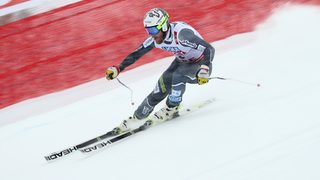 Снимка на деня: Емоционалното сбогуване на <span class="highlight">Свиндал</span> с алпийските ски