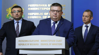 Пари от венецуелската петролна компания бяха открити в българска банка, съобщи Цацаров