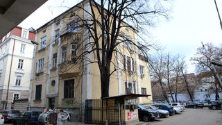 Неизяснена собственост, трафик, мръсотия - още аргументи срещу нова офис сграда до Народния театър