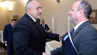 Кой посланик следва днес...