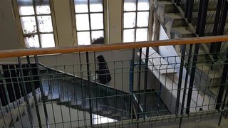 Парапет във варненска болница е ремонтиран четири месеца след като през него падна и загина дете
