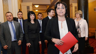 Депутатите от БСП се отказват от заплатите си и служебните автомобили