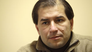 Уличеният в злоупотреба член на правния съвет към президента няма да се оттегли