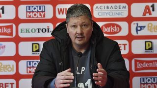 ЦСКА очаква отговорa на Димитър Бербатов дали ще се върне в игра