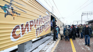 Фотогалерия: Влак-изложба показва из Русия джихад-<span class="highlight">мобил</span> и други трофеи от Сирия