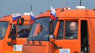 Путин ще посети Крим преди изборите в Украйна, пише РБК