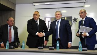 Предизборни съюзи: неочаквани партньорства <span class="highlight">и</span> удари под кръста