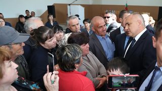 Борисов увери <span class="highlight">тютюнопроизводители</span>, че държавата ще им плати вместо частния изкупвач