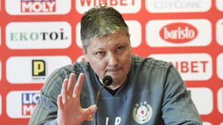 Цитат на деня: Футболът ни е като <span class="highlight">механа</span> с оркестър - влизаш и поръчваш музиката