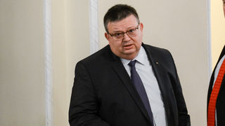 Цацаров е доказан симулант в съдебна зала, смята съпругата на Лозан Панов