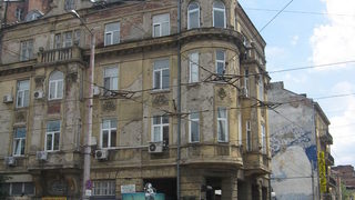 Кой се грижи <span class="highlight">за</span> къщите-<span class="highlight">паметници</span> <span class="highlight">на</span> <span class="highlight">културата</span>
