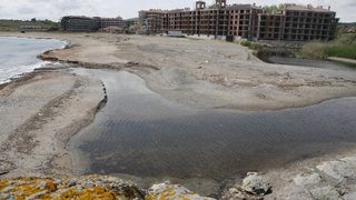 Депутатите удължиха строителната мания по морето 