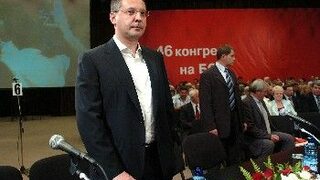 Конгресът на БСП прегърна пенсионерите и новородените и напомпа мускули на Станишев