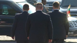 Уволнен гард: НСО следи политици