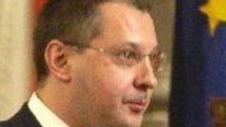 ДПС отстъпи горите, но взе храните