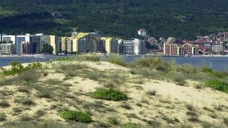 Хотелиери на Слънчев бряг бранят дюните 