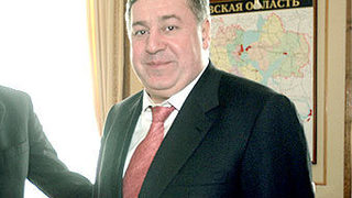 Шефът на "<span class="highlight">Руснефт</span>" се оттегля заради "тормоза на Кремъл"