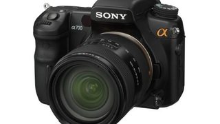 Сони представи новия огледално-рефлексен фотоапарат Alpha 700