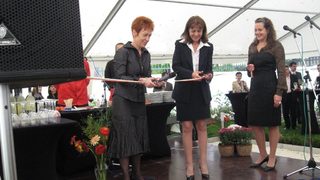 Зам.-кметицата Йорданка Фандъкова откри клуб на пенсионерите в "Хилд"
