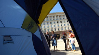 Учителите събират стотици подписи от съгражданите си в подкрепа на стачката