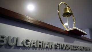 Индексите свалиха 2-3% за първите часoве на търговия