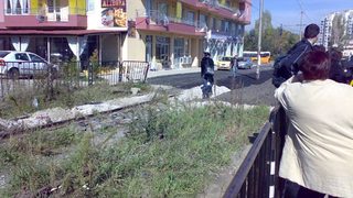Релси и асфалт или китна градинка – изберете сами!