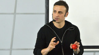 От футболист до мотиватор: Как Бербатов преподава упоритост на студенти