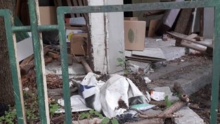 По тротоара към aвтогара