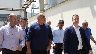 Борисов готов се обзаложи, че в Шумен ще се правят шасита за <span class="highlight">БМВ</span>