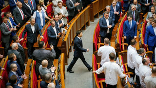 След 20 г. осмиване на политиката Зеленски се изправя пред Путин и МВФ