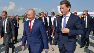 Газ, банки и връзка с Путин - как Австрия осребрява ролята на "мост между Изтока и Запада"