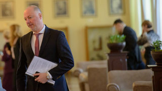 Държавата остава на летище "София" и след концесионирането му, каза министър Желязков