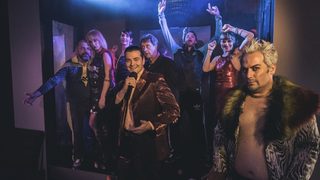 Поп - фолк хроники: "Бели птици и куршуми"