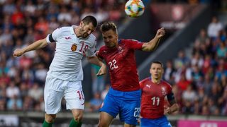 С куп дебютанти и промени България се препъна срещу Чехия