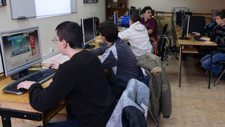 В Неапол студенти от цял свят се учат да разработват приложения за айфони
