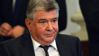 Подалият оставка шеф на <span class="highlight">НЕК</span> остава на поста си