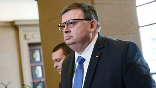 Куриоз - главният прокурор единствен може да повдигне обвинение срещу себе си