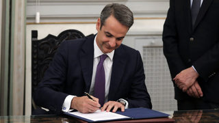 Мицотакис назначи на ключови постове бивш служебен премиер, икономист и юристи
