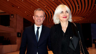 <span class="highlight">Омари</span> и скъпи вина може да съборят френски министър