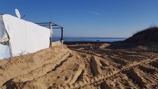 Съдът върна на прокуратурата делото за разораните дюни на Каваците