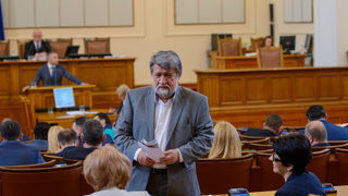 Който драска по паметник е престъпник, обяви Вежди Рашидов