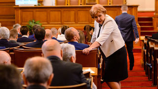 Парламентът отхвърли ветото на президента върху финансирането на партиите от бизнеса