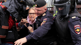 Снимка на деня: Опозиционен лидер е сред арестуваните на протестите в Москва