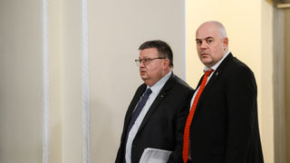 От името на главния прокурор Гешев се обяви в защита на прокурори и следователи