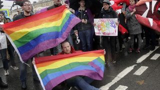 Хомосексуалната общност в Русия живее в страх заради призиви за "лов на гейове"