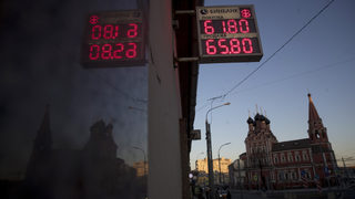 Русия тихо трупа пари и злато