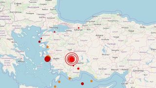 Силен трус разлюля района на Памуккале и турските курорти (допълнена)
