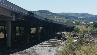 Община Дупница няма пари да изчисти отпадъците под магистрала "Струма"