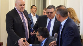 Прокуратурата си търси публика, която да й ръкопляска